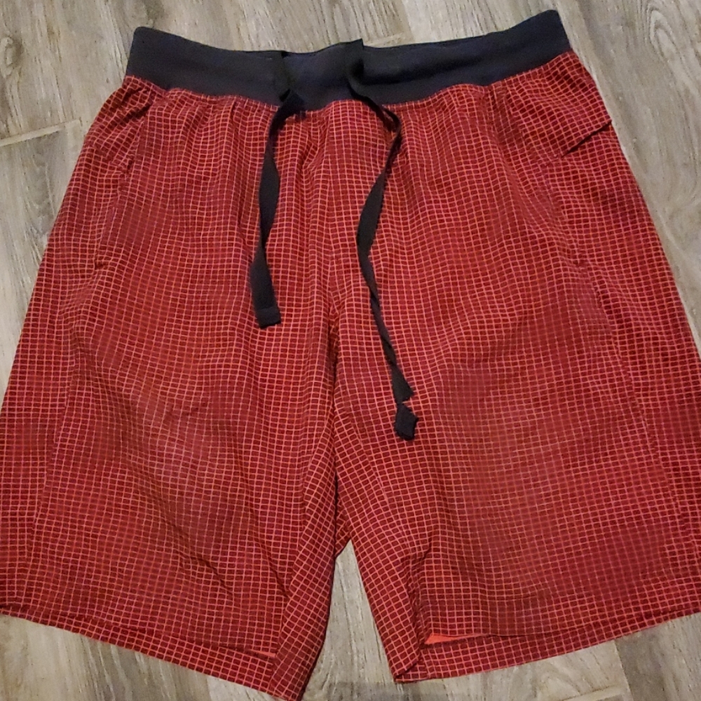 Men's lululemon drawstring shorts